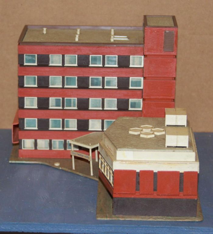 Kibri N Scale Esso Motor Hotel Assembled Kit